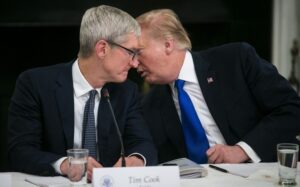 Cuộc gặp gỡ giữa Donald Trump và Tim Cook